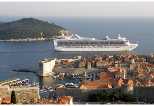 Pasando por delante de la bellísima Dubrovnik (Croacia)